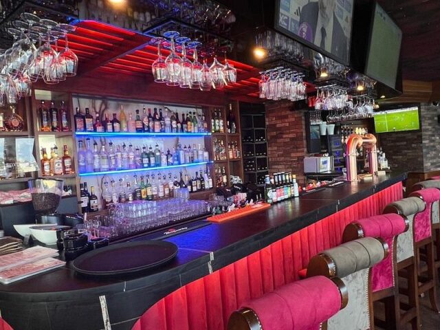 Leo's Pub Sports Lounge